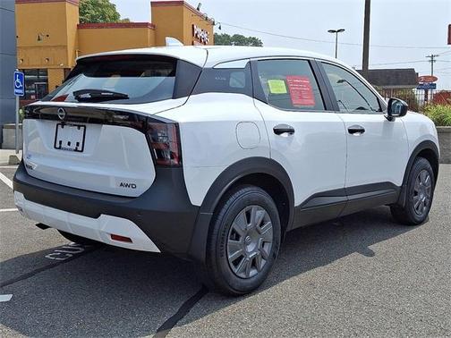 2025 Nissan Kicks S