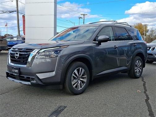 2025 Nissan Pathfinder SL