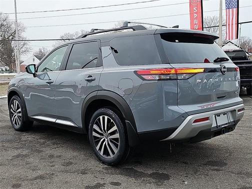 2025 Nissan Pathfinder Platinum