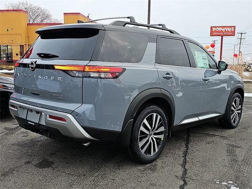 2025 Nissan Pathfinder Platinum