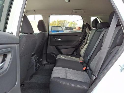 Everest White P 2026 Nissan Rogue SV