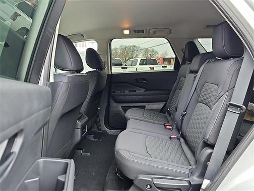 2025 Nissan Pathfinder S