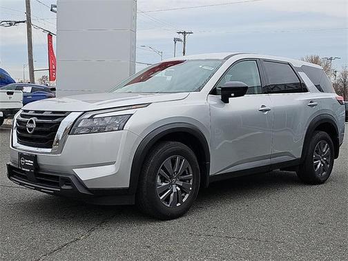 2025 Nissan Pathfinder S
