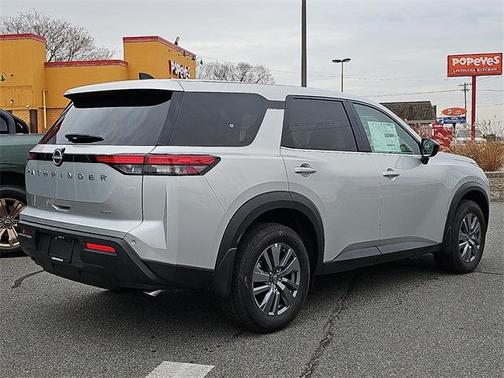 2025 Nissan Pathfinder S