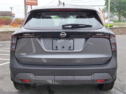2025 Nissan Kicks S