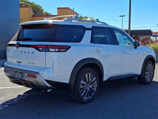 2025 Nissan Pathfinder SL