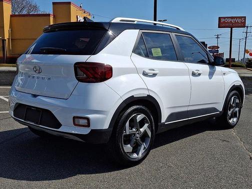 Ceramic White 2022 Hyundai VENUE Limited