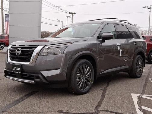 2025 Nissan Pathfinder SL