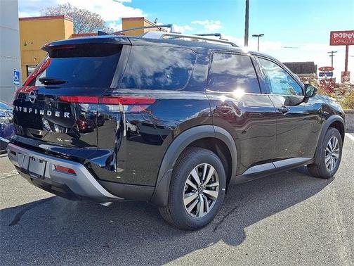 2025 Nissan Pathfinder SL