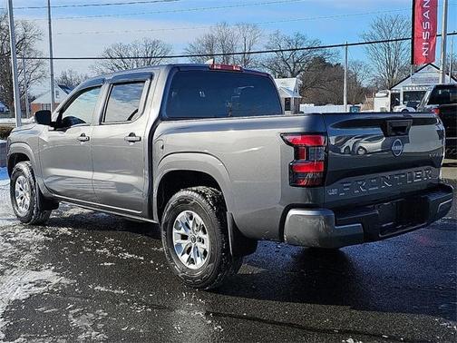 2024 Nissan Frontier SV