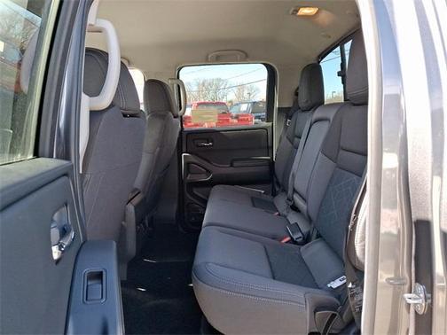 2025 Nissan Frontier SV