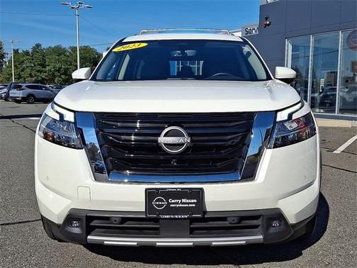 2023 Nissan Pathfinder SL