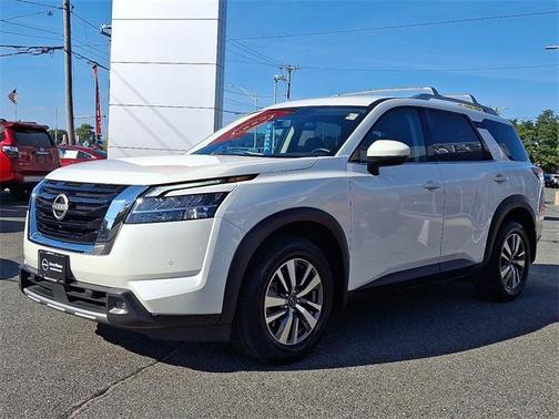 2023 Nissan Pathfinder SL