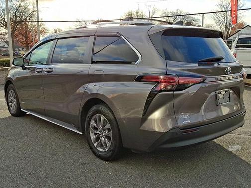2021 Toyota Sienna XLE