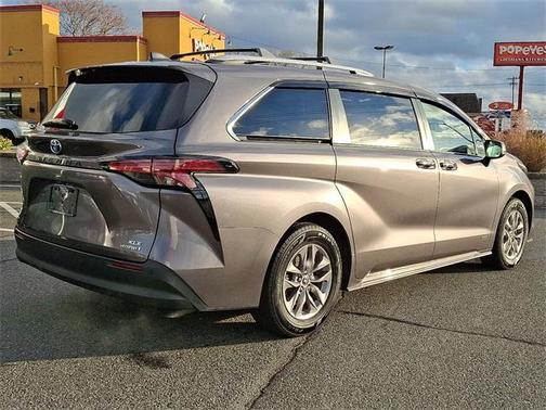 2021 Toyota Sienna XLE