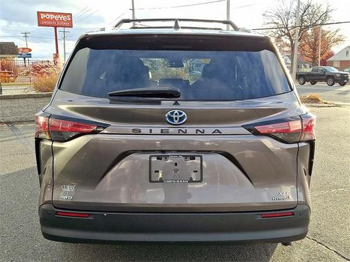 2021 Toyota Sienna XLE