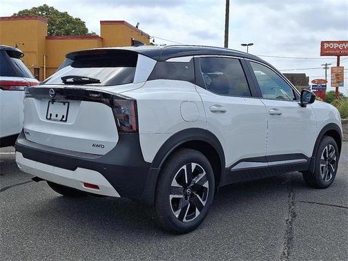 2025 Nissan Kicks SV