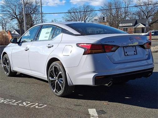 2025 Nissan Altima SR