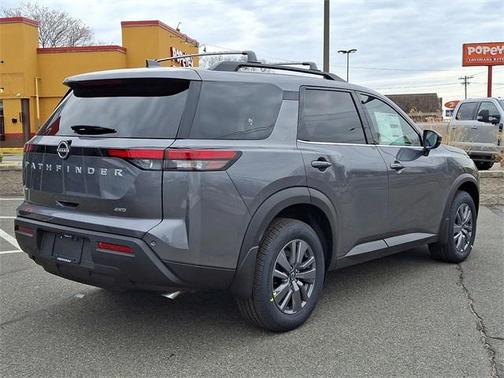 2025 Nissan Pathfinder SV