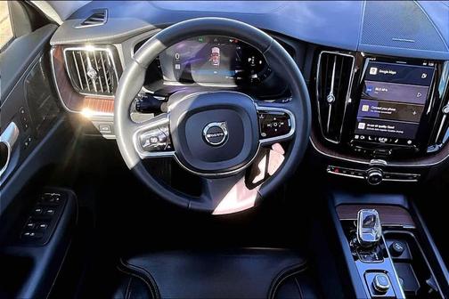 2023 Volvo XC60 B6 Ultimate Dark Theme