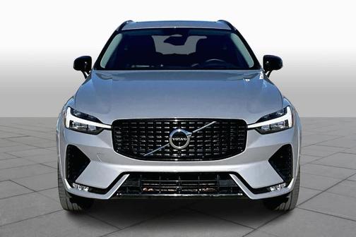 2023 Volvo XC60 B6 Ultimate Dark Theme