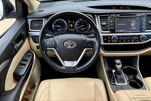 2017 Toyota Highlander SE