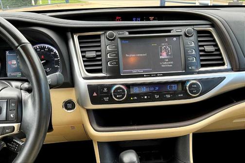 2017 Toyota Highlander SE