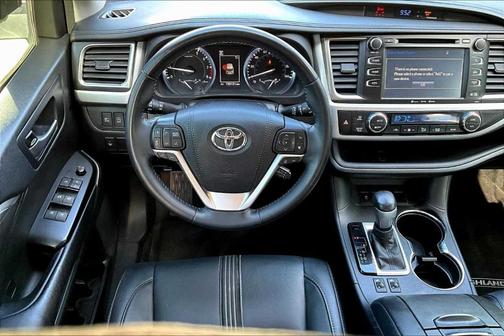 2017 Toyota Highlander SE