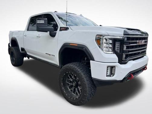 Summit White 2022 GMC Sierra 2500 AT4