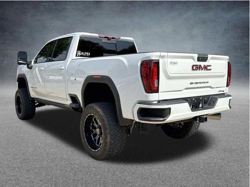 Summit White 2022 GMC Sierra 2500 AT4