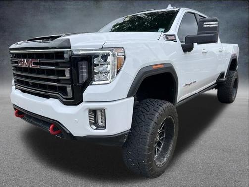 Summit White 2022 GMC Sierra 2500 AT4