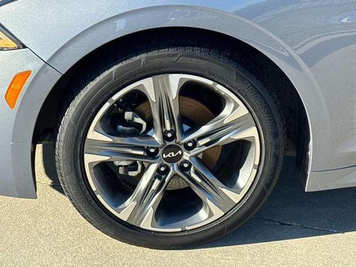 Everlasting Silver 2022 Kia K5 LXS