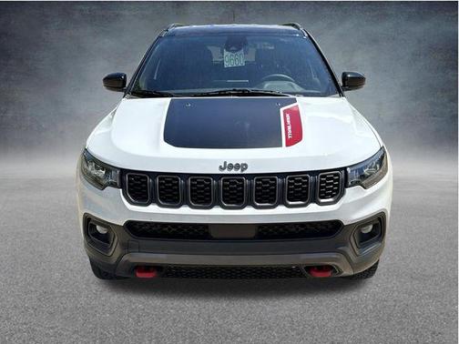 Bright White Clearcoat 2025 Jeep Compass Trailhawk