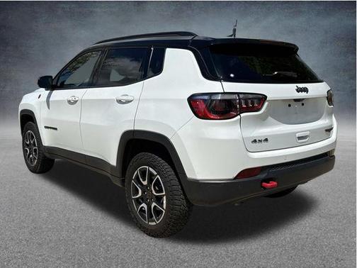 Bright White Clearcoat 2025 Jeep Compass Trailhawk