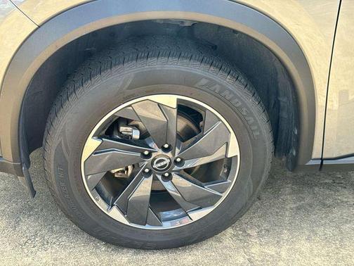 Gun Metallic 2024 Nissan Rogue SV
