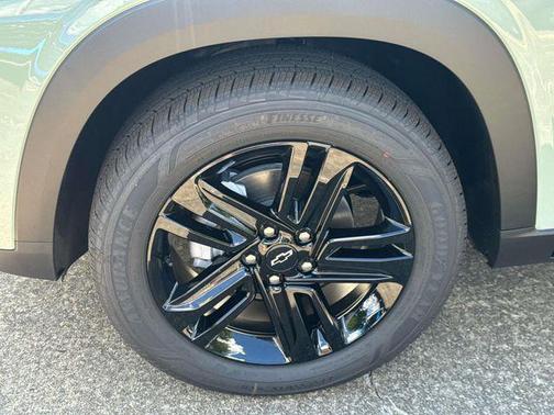 Cacti Green 2026 Chevrolet Trax FWD ACTIV
