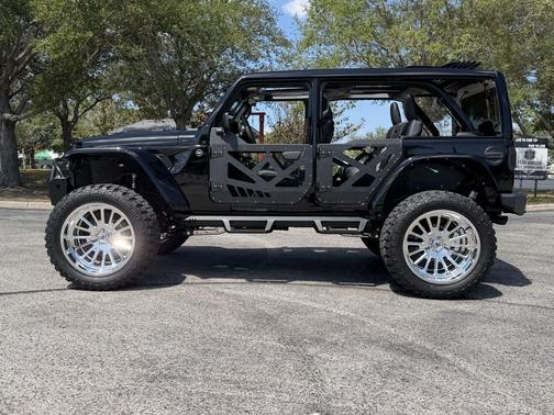 Black Clearcoat 2024 Jeep Wrangler Rubicon