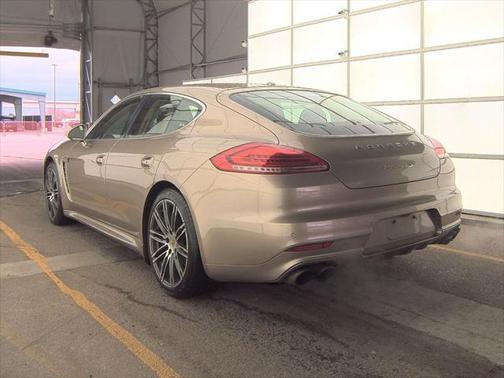 2015 Porsche Panamera 4