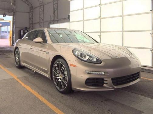 2015 Porsche Panamera 4