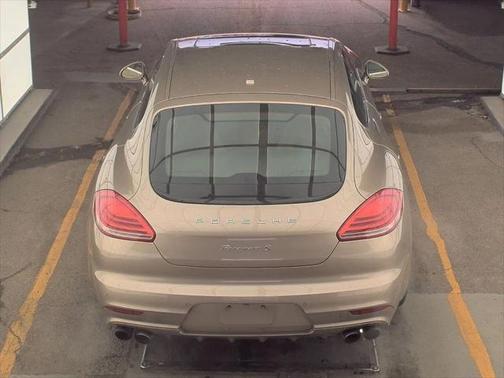 2015 Porsche Panamera 4