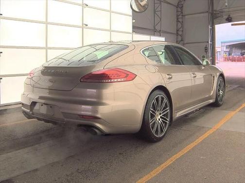 2015 Porsche Panamera 4