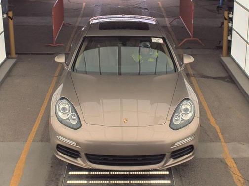 2015 Porsche Panamera 4