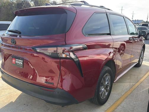 2023 Toyota Sienna XLE