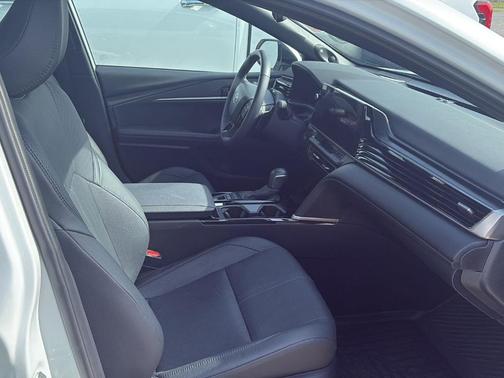 Wind Chill Pearl 2025 Toyota Camry XSE