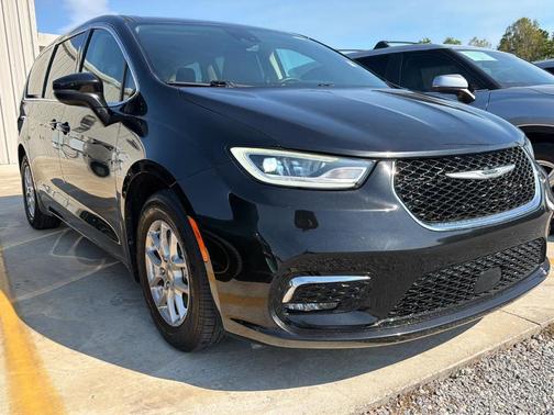 2023 Chrysler Pacifica Touring-L