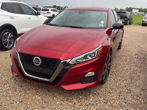Scarlet Ember 2021 Nissan Altima 2.5 SR