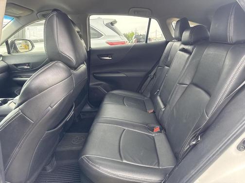 Blizzard Pearl 2022 Toyota Venza LE