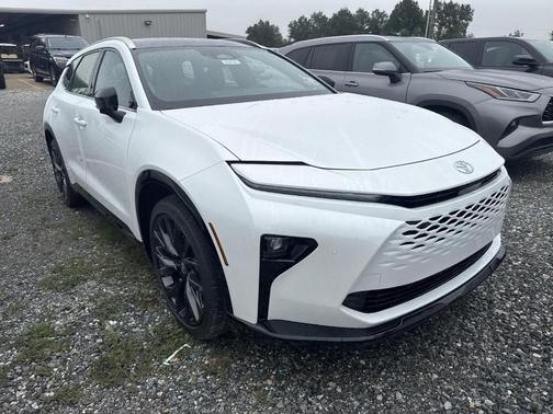 Oxygen White 2026 Toyota Crown Signia Limited
