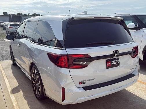 Platinum White Pearl 2025 Honda Odyssey Elite