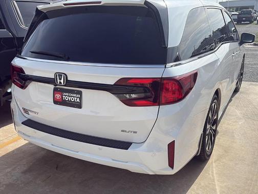 Platinum White Pearl 2025 Honda Odyssey Elite
